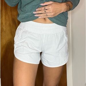 LuluLemon Tracker Low Rise Shorts 4”